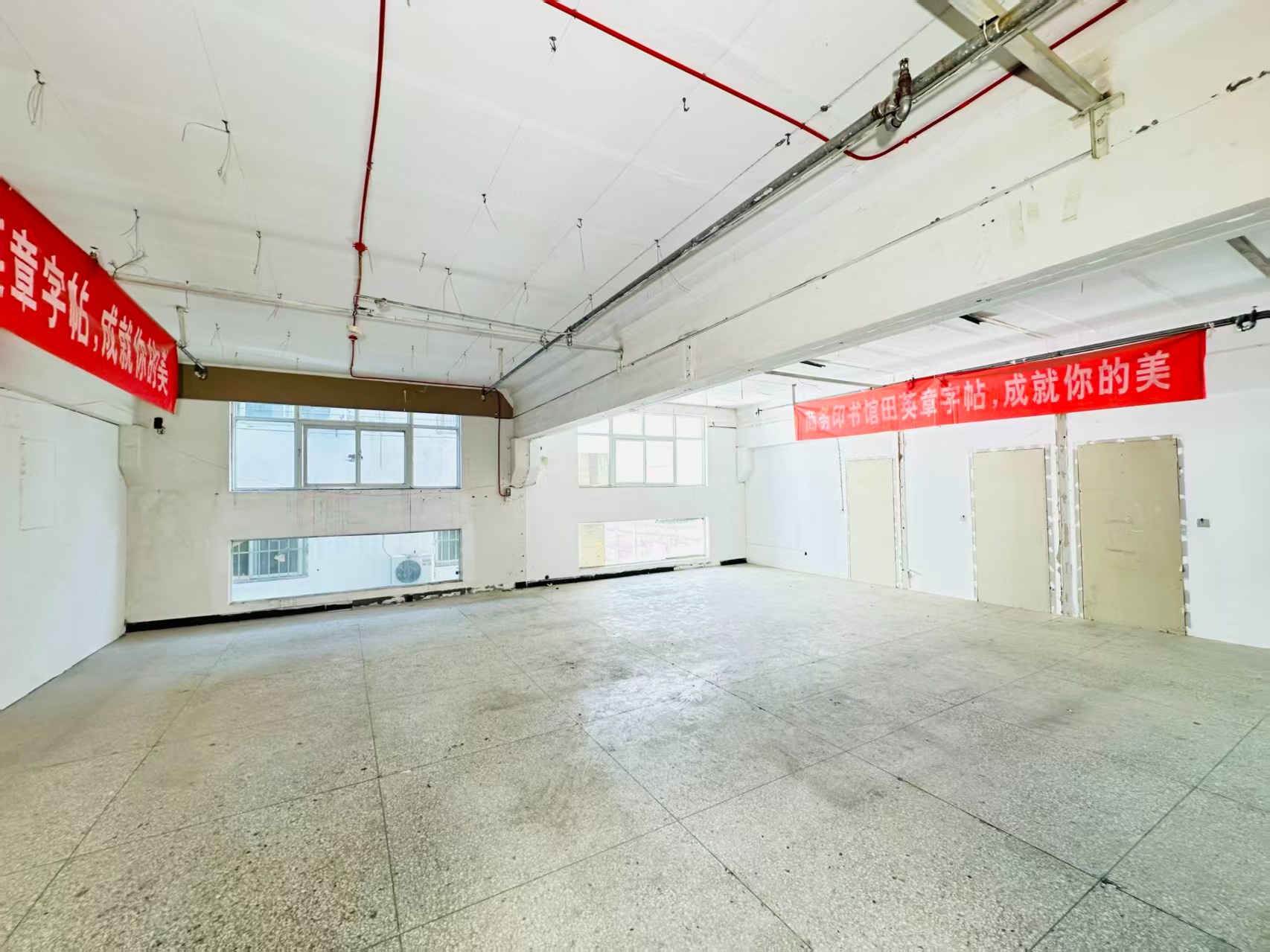 延太路重点吸引人工智能应用、数字经济、电商直播、智能制造服务、软件开发、科技创新企业及创业团队入驻